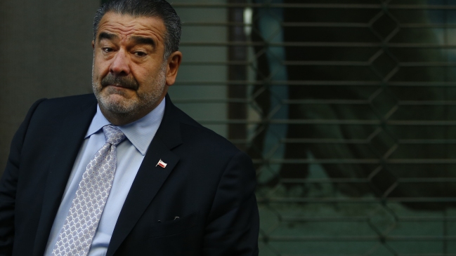 Andrónico Luksic ofreció ayuda a seleccionada de balonmano que pidió dinero en las calles