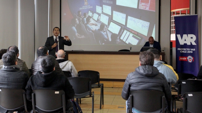 Enrique Osses: El VAR se veía como algo lejano en Chile y ya estamos a punto de concretarlo