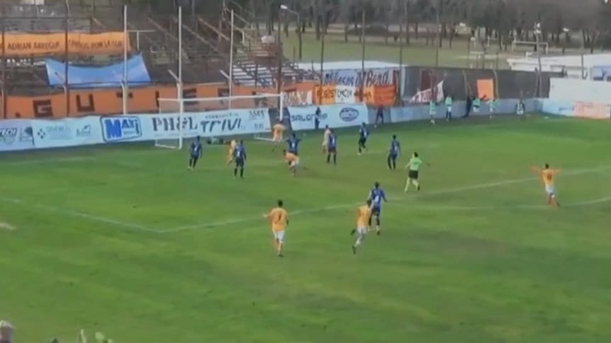 Ex promesa de Racing que estuvo siete años preso anotó un golazo de chilena al “Carcelero”