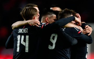 El ex UC Enzo Kalinski anotó un golazo de chilena en triunfo de Estudiantes sobre Independiente