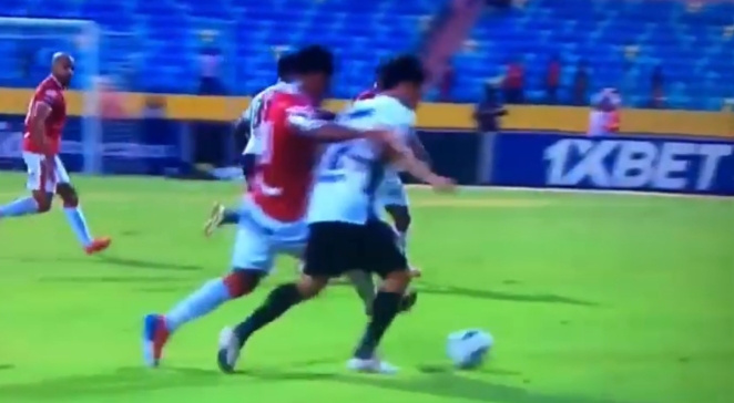 Imágenes sensibles: La dura fractura de brazo que sufrió futbolista brasileño