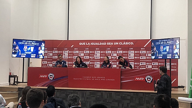Capitanes de U. de Chile y U. Católica presentaron doble jornada de clásico estudiantil