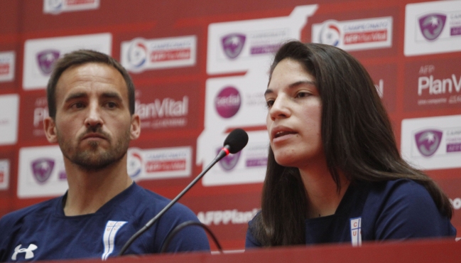 Javiera Moreno, capitana de la UC: El preliminar con la U marca un hito en el fútbol femenino