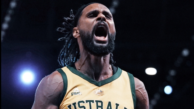 Patty Mills lideró la victoria de Australia sobre Estados Unidos en Melbourne