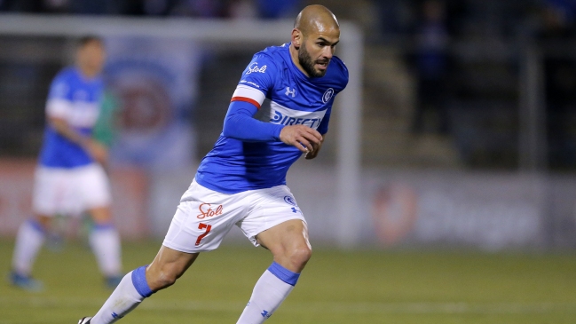 Universidad Católica entrenó sin Sebastián Sáez antes del clásico estudiantil