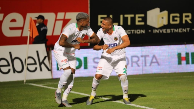 Junior Fernandes marcó un gol de buena factura en goleada de Alanyaspor sobre Kasimpasa