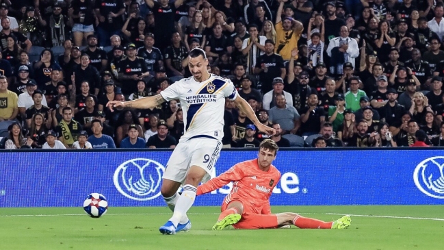 Zlatan Ibrahimovic se lució con dos goles en el clásico de Los Angeles