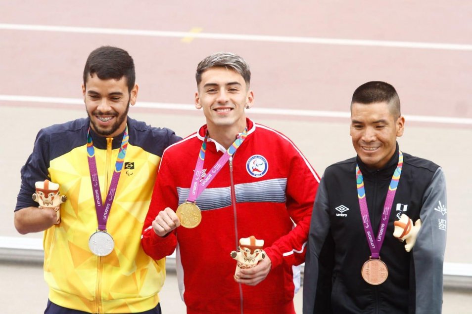 Recibió su merecido oro: Mauricio Orrego fue premiado por ganar los 1.500 metros en Lima 2019