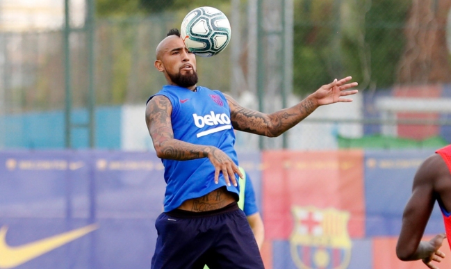 Arturo Vidal se despachó esta sutileza para anotar un golazo en la práctica de Barcelona