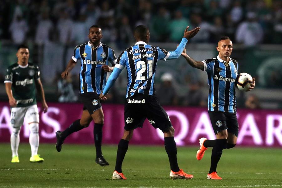 Gremio revirtió la serie ante Palmeiras y se transformó en primer semifinalista de la Copa Libertadores