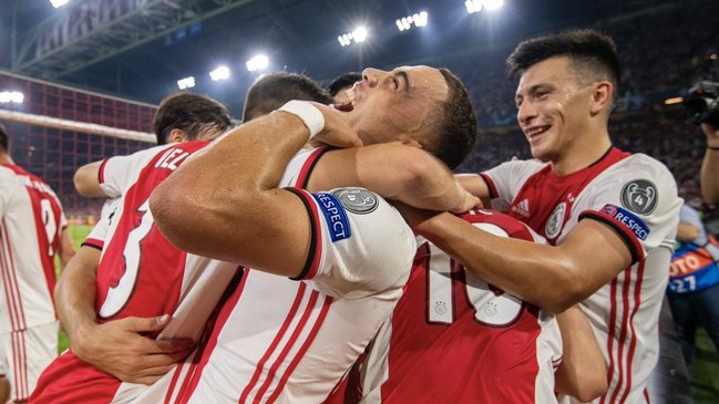 Ajax infundió respeto en casa y clasificó a la fase de grupos de la Liga de Campeones