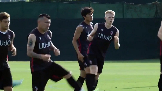 Gary Medel vivió su primer entrenamiento en Bologna y ya fue convocado