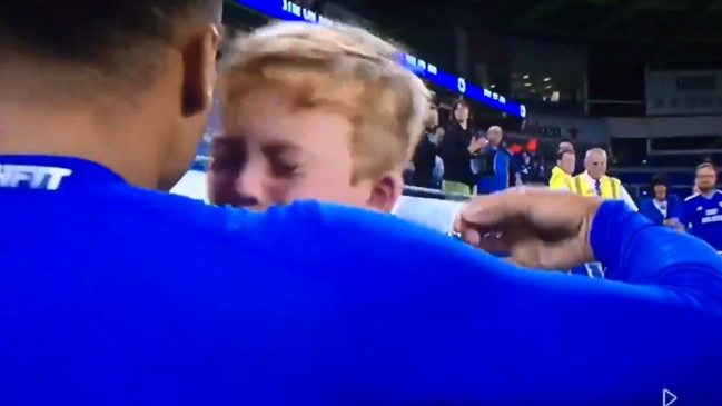 El noble gesto de jugador de Cardiff City con el desconsolado llanto de un pequeño hincha