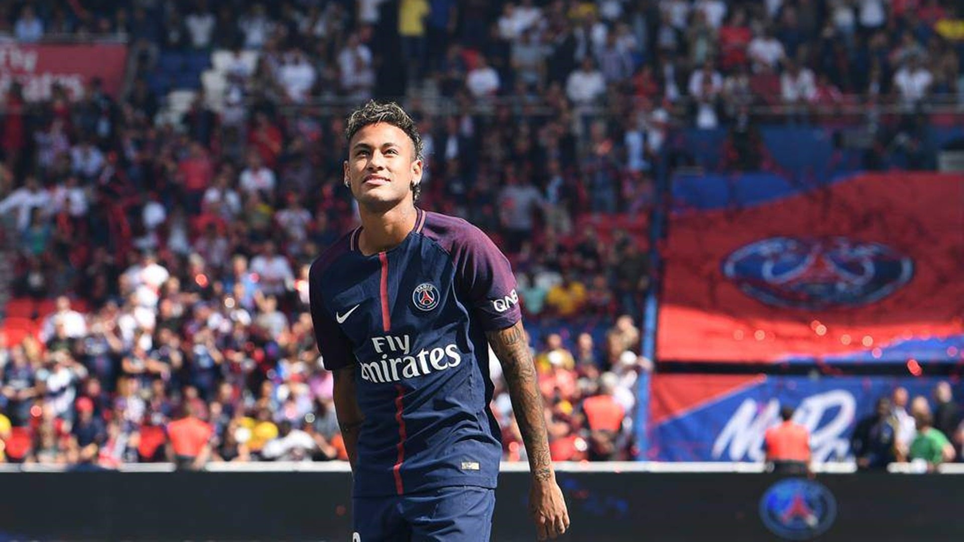 Neymar comunicó a Paris Saint-Germain que seguirá en el club, según L’Equipe