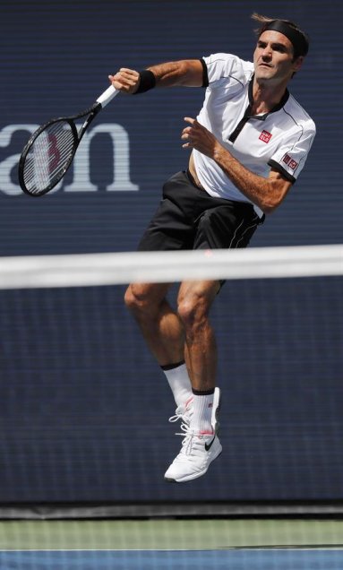 Serena Williams y Roger Federer registraron sólidos triunfos para avanzar a cuartos del US Open