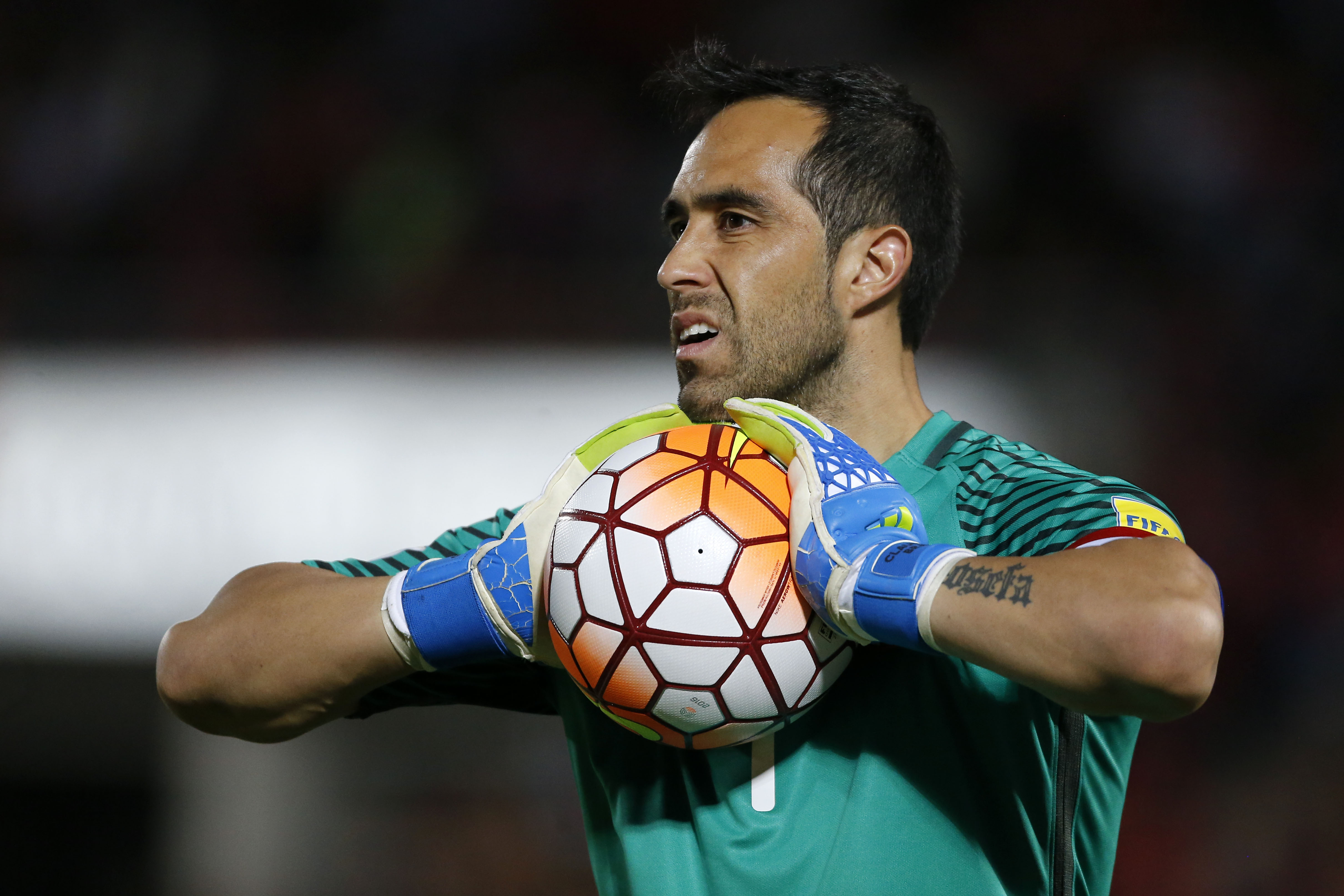 Claudio Bravo: El tema de la capitanía no me preocupa, son decisiones del entrenador