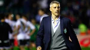 Hernán Crespo fue cesado como DT de Banfield por malos resultados
