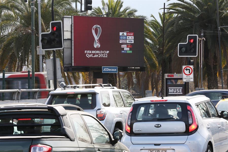 Santiago y diversas ciudades del mundo conocieron el emblema oficial de Qatar 2022