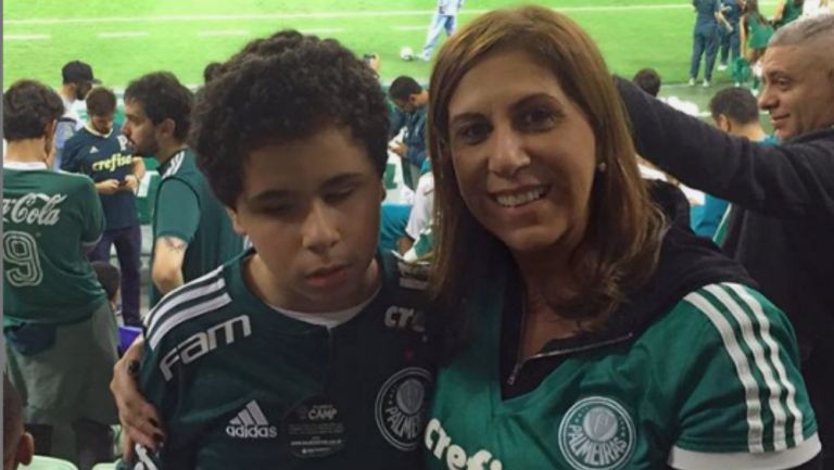 Mujer que narra partidos a su hijo no vidente fue nominada a los premios The Best de la FIFA