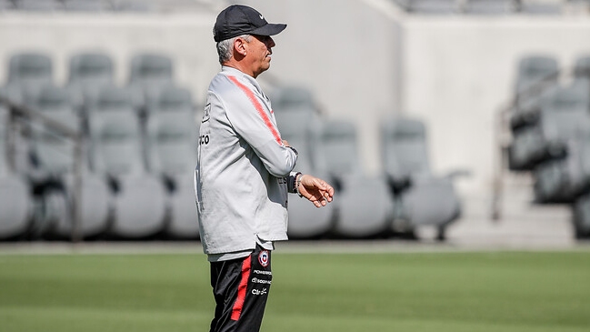 Rueda: Los máximos referentes de Chile no son titulares, hay que poner los pies en la tierra