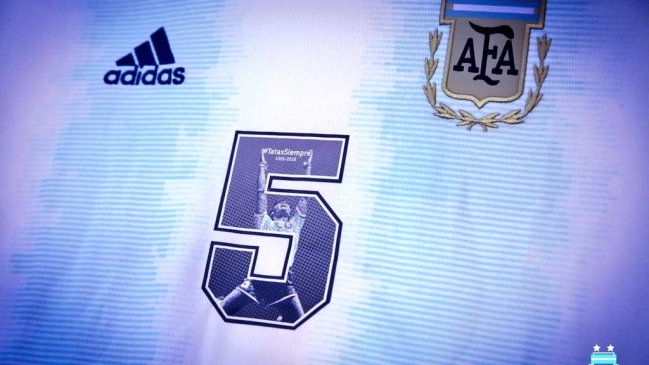 La camiseta que lució la selección argentina en homenaje a José Luis “Tata” Brown