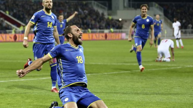 Kosovo venció a República Checa gracias a una “viveza” que recordó el gol de Liverpool en Champions