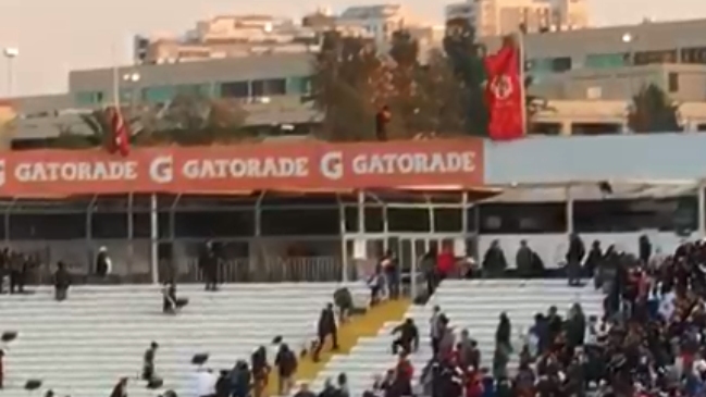 El momento en que un menor de 17 años apareció en el techo del Monumental