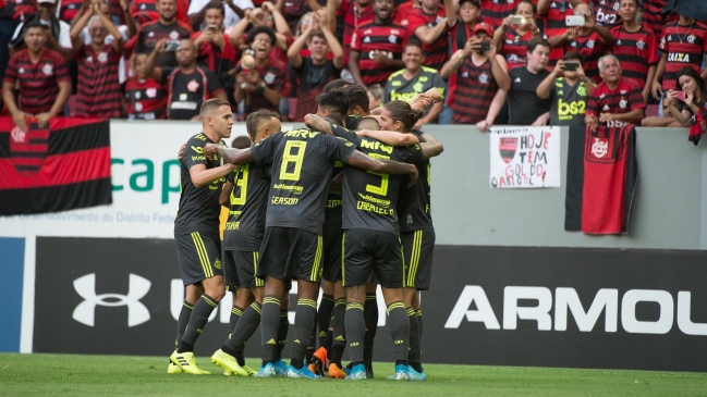 Flamengo goleó a Avaí y le puso presión a Santos en la cima del Brasileirao