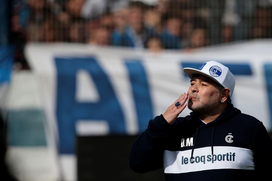 Diego Maradona se ausentó en el primer día de entrenamiento en Gimnasia
