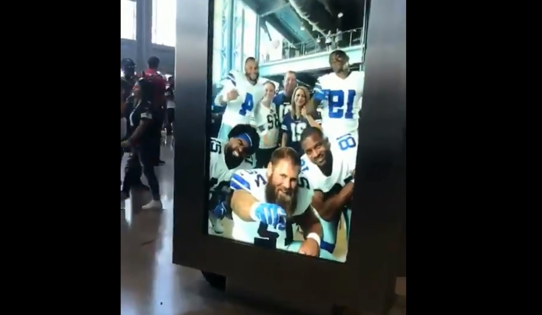 Cabina en estadio de Dallas Cowboys permite a los hinchas fotografiarse con sus ídolos