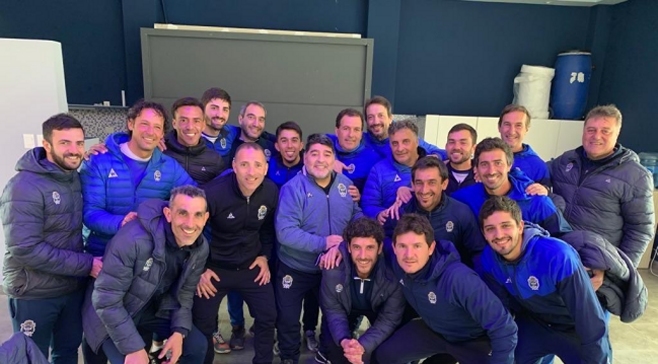 Maradona dirigió a puertas cerradas su segundo entrenamiento en Gimnasia