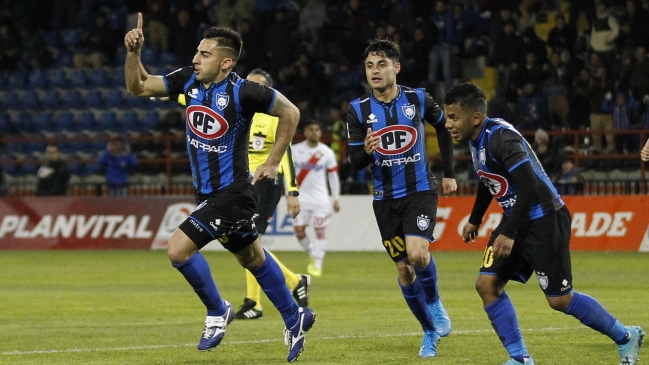 Huachipato derrotó a Curicó y tuvo un explosivo ascenso en la tabla que lo dejó en zona de copas