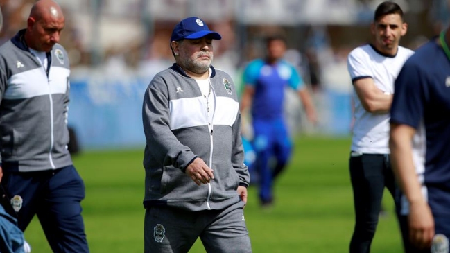 Racing con Arias y Mena amargó el debut de Diego Maradona en Gimnasia