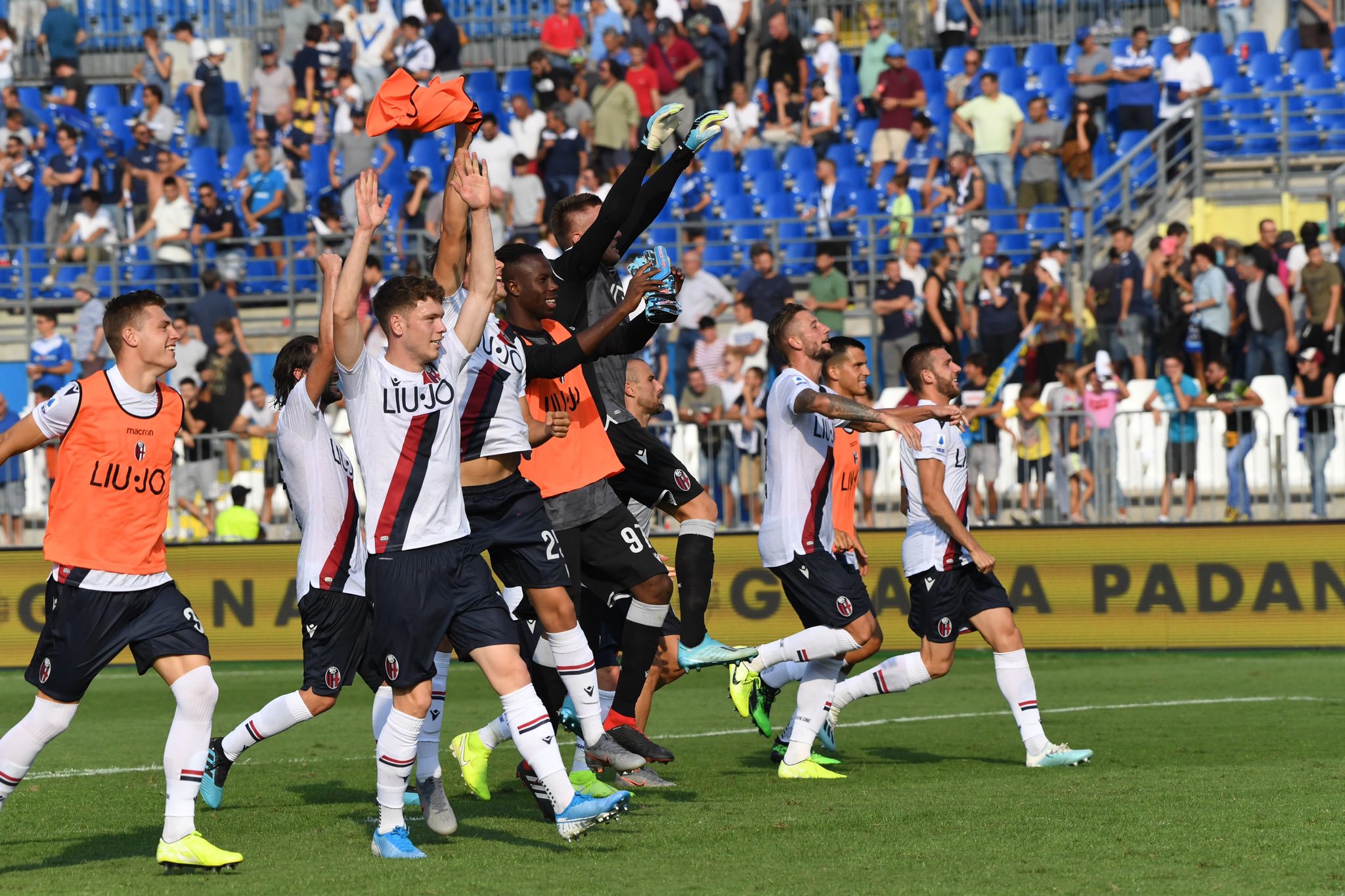Bologna de Gary Medel logró una épica remontada ante Brescia en la Serie A
