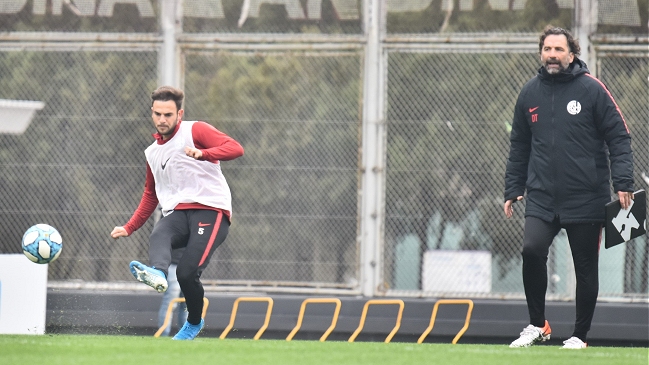 Juan Antonio Pizzi sufrió robo en su oficina durante el partido de San Lorenzo ante Colón
