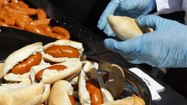 Un choripán y, ojalá, sin mayonesa: Las pautas que deben respetar los futbolistas en Fiestas Patrias