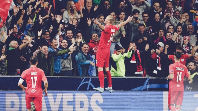 Erling Haland anotó histórico triplete en la goleada de Salzburgo sobre Genk por la Champions