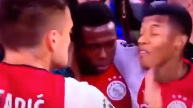 La “amistosa” cachetada de Dusan Tadic a David Neres en el triunfo de Ajax sobre Lille