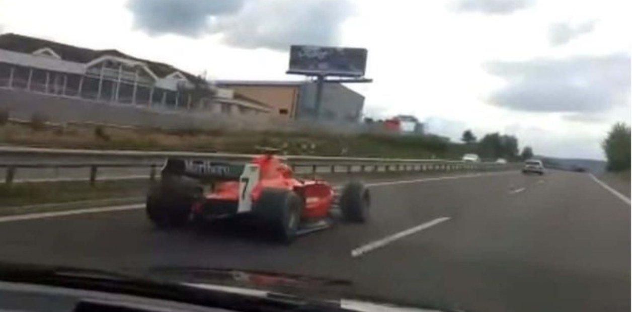 ¡Insólito! Policía busca a sujeto que manejó un “Ferrari” de Fórmula 1 en una autopista