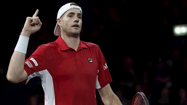John Isner derribó a Alexander Zverev y emparejó el marcador en la Laver Cup