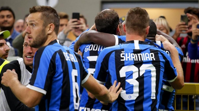 Alexis Sánchez presenció desde la banca el cómodo triunfo de Inter sobre Milan en la Serie A