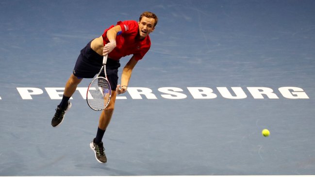 Incombustible: Daniil Medvedev se alzó con el trofeo de San Petersburgo y extendió su racha