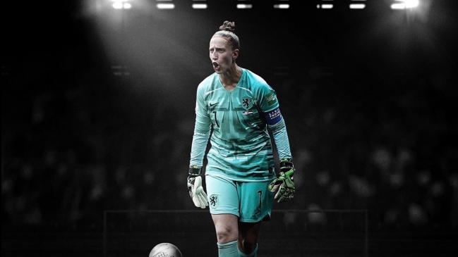 Holandesa Van Veenendaal superó a Christiane Endler como mejor arquera en The Best