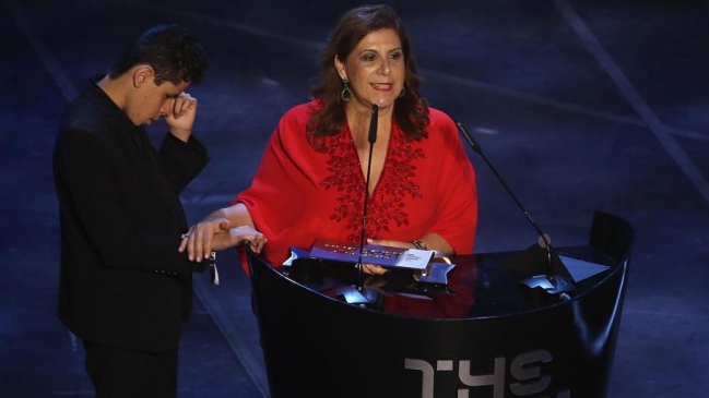 Silvia Grecco ganó el The Best a la mejor hincha por narrarle partidos a su hijo no vidente