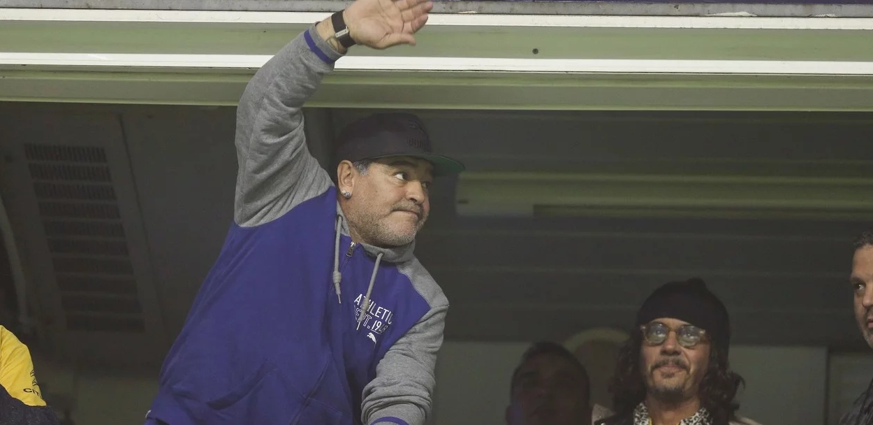 A Gimnasia de Maradona le ofrecieron jugar un amistoso contra Napoli en La Bombonera