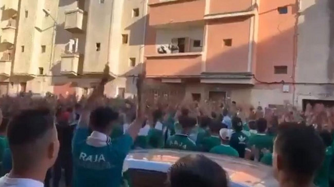 Hinchas de Raja Casablanca tuvieron hermoso gesto con compañero que padece cáncer