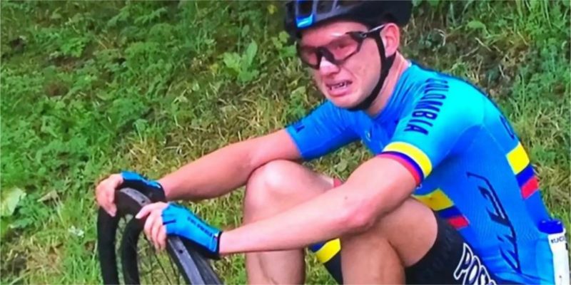 El conmovedor llanto de un ciclista colombiano al no recibir asistencia en el Mundial