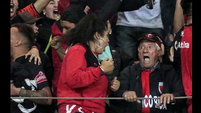 Hincha de Colón vivió una noche inolvidable en su cumpleaños número 78