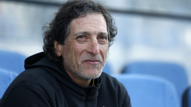 Zamorano: Mario Salas es un técnico que puede entregar más a Colo Colo