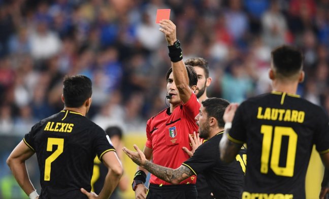 ¡Para no creer! Alexis Sánchez fue expulsado tras su excelente debut como titular en Inter